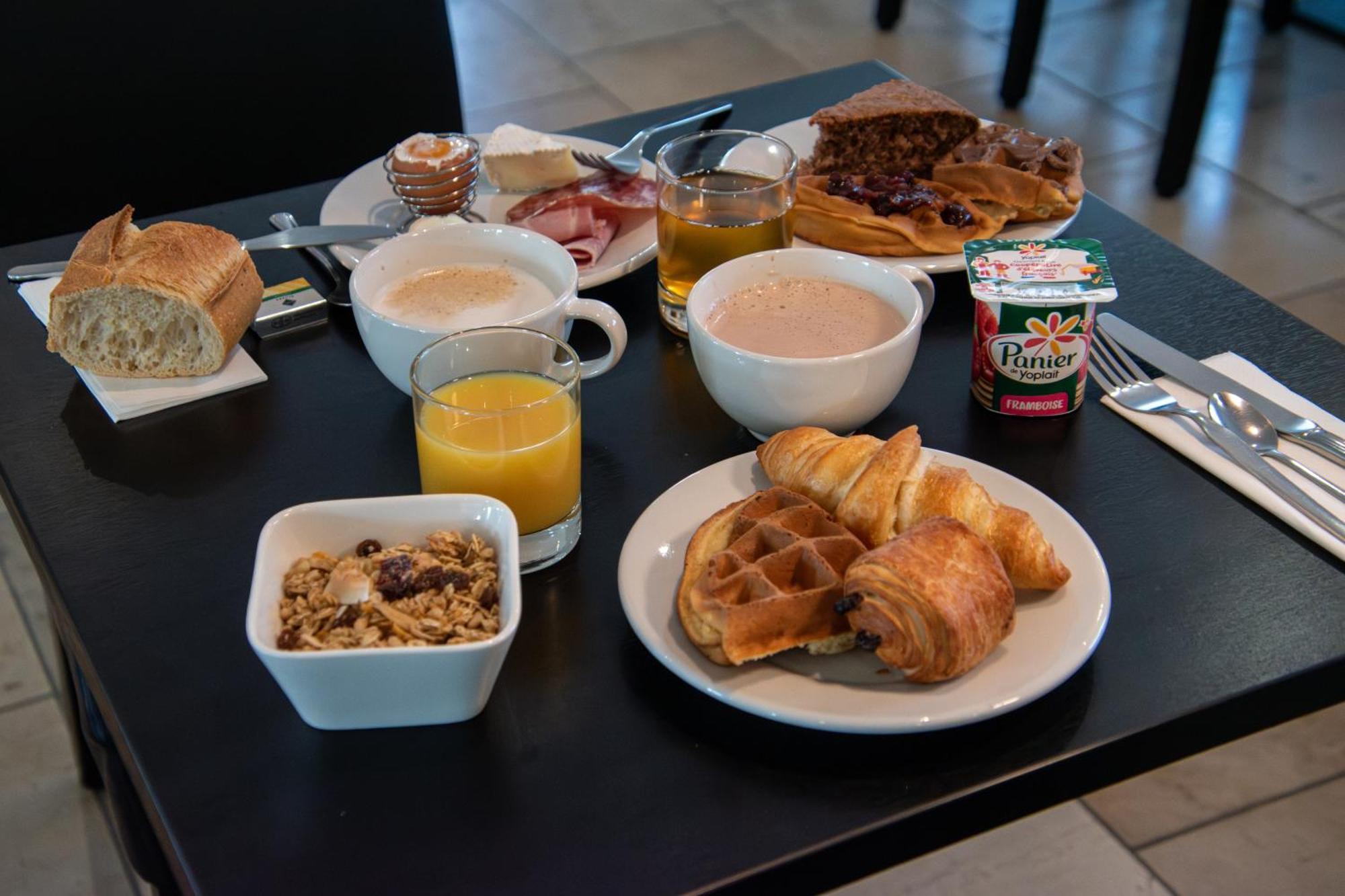 Logis Des Sources Hotel Creney-pres-Troyes Екстериор снимка