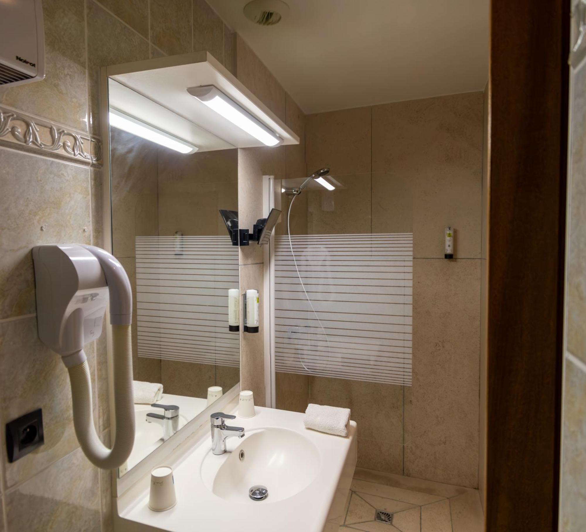 Logis Des Sources Hotel Creney-pres-Troyes Екстериор снимка