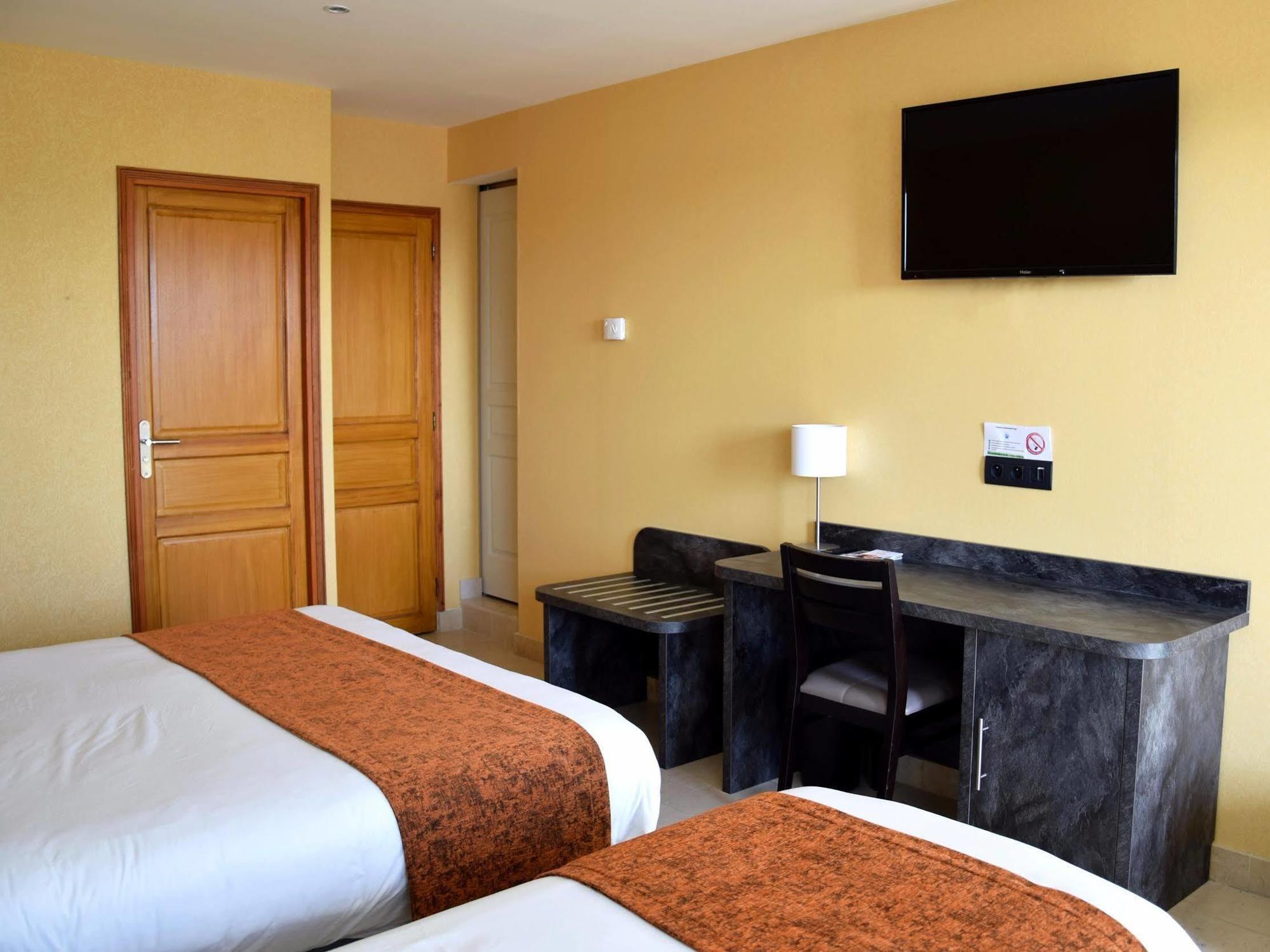 Logis Des Sources Hotel Creney-pres-Troyes Екстериор снимка